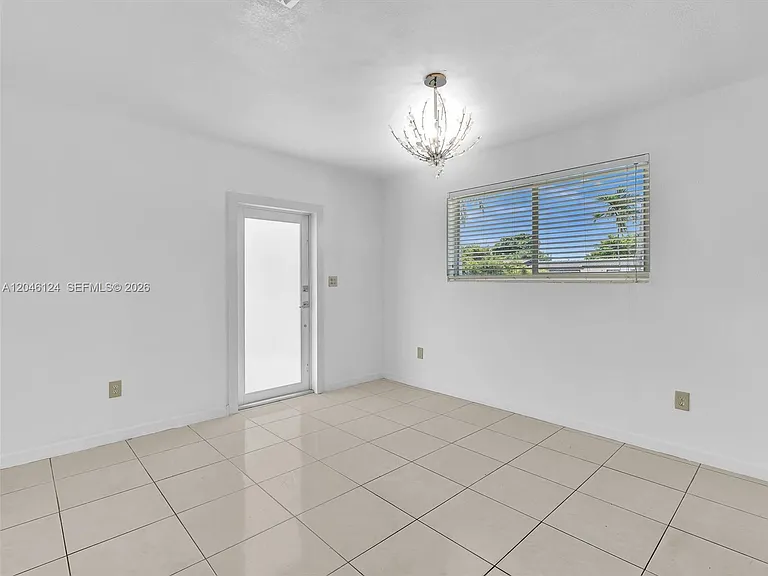 5801 NW 113th Ter — Photo 7