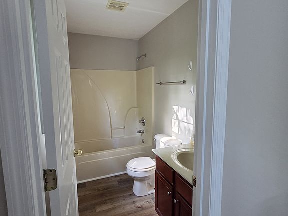 3rd image of 1057 Blackwell Ct Unit 2