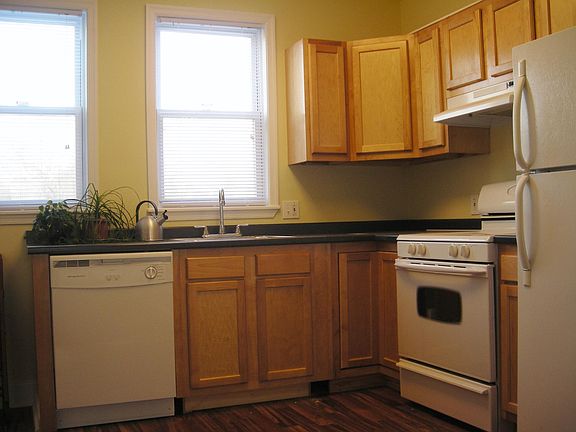 3rd image of 4611 Woodland Ave #3F