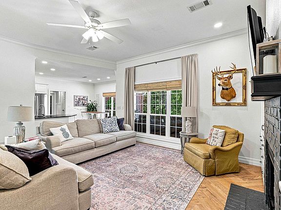5th image of 102 Lasalle Cir