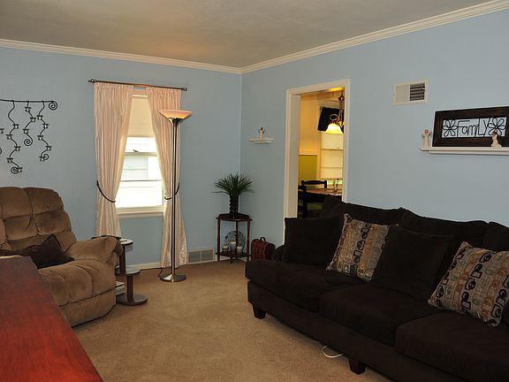 3rd image of 3828 Jackson St