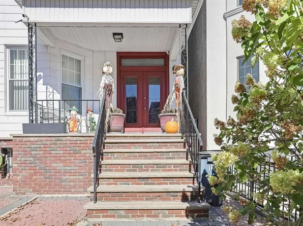 128 Oak Street image 1 of 20