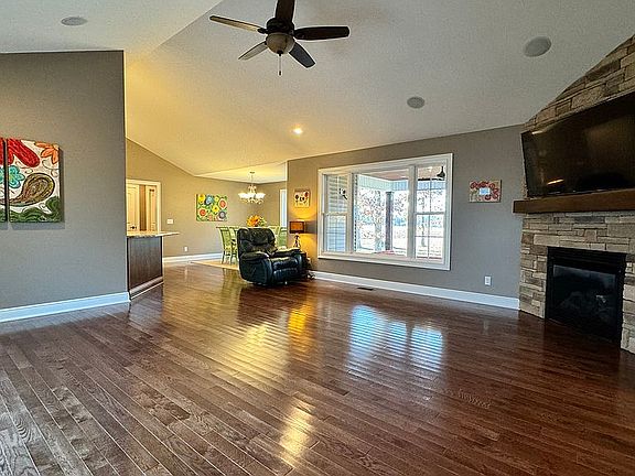 2nd image of 172 Westhaven Ln