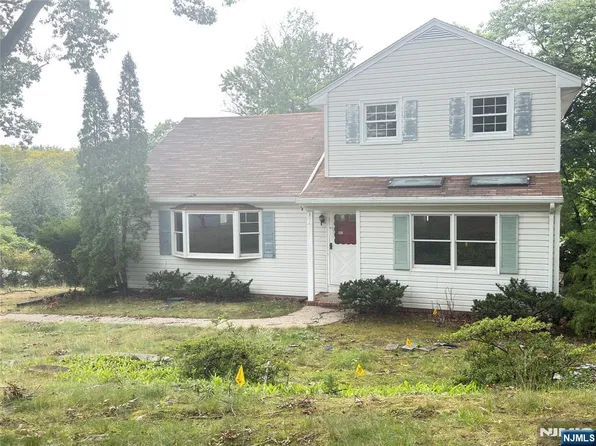 89 Circle Drive, Paramus, NJ 07652
