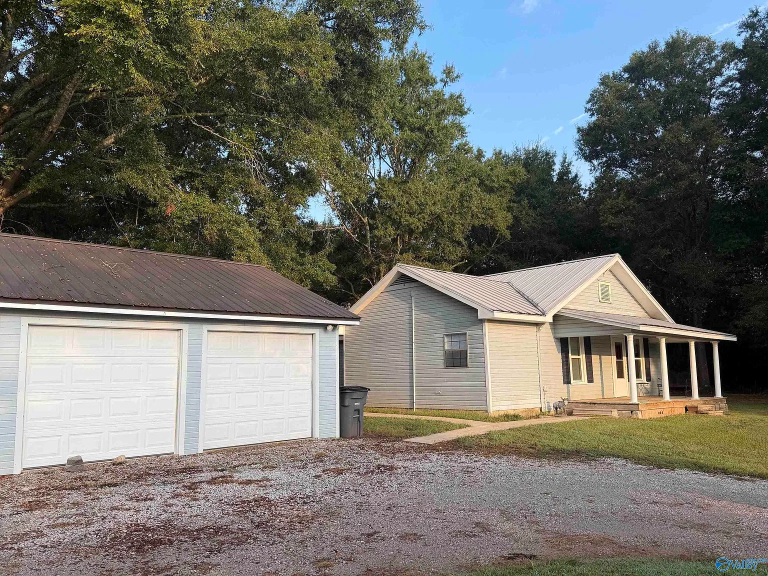 2 bed, 2.0 bath, 1208 sqft, $1,200 — Photo 2