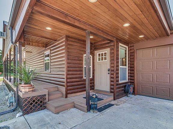 3rd image of 4813 N Willow Ave