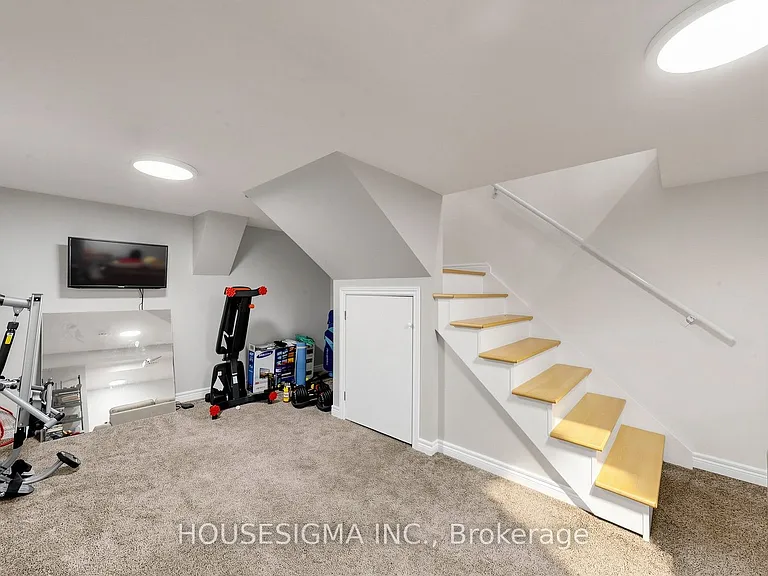 69 Holyrood Ave — Photo 43