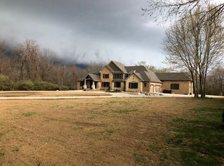 975 Social Row Rd, Dayton, OH 45458