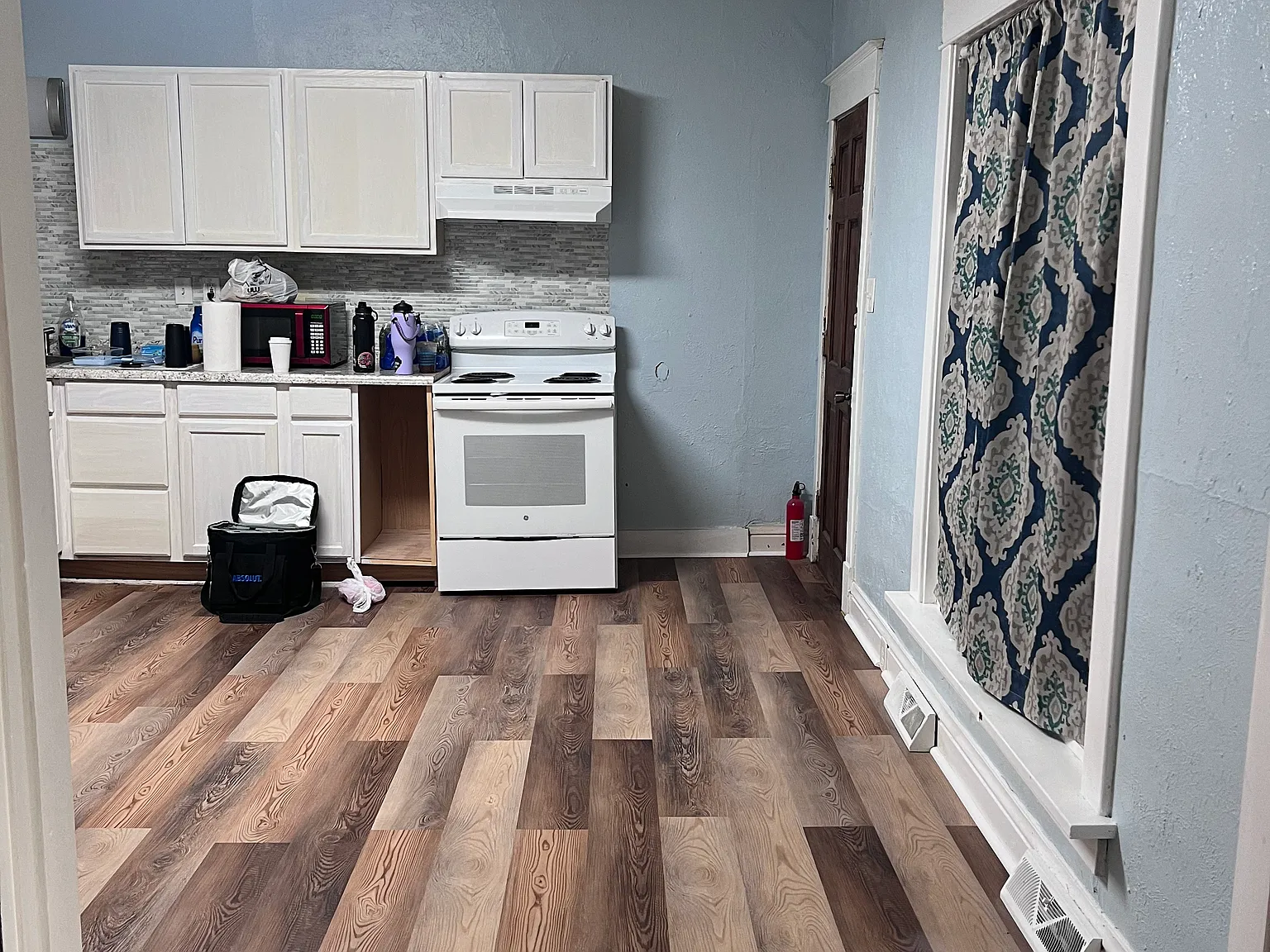 303 S Rowland St — Photo 3