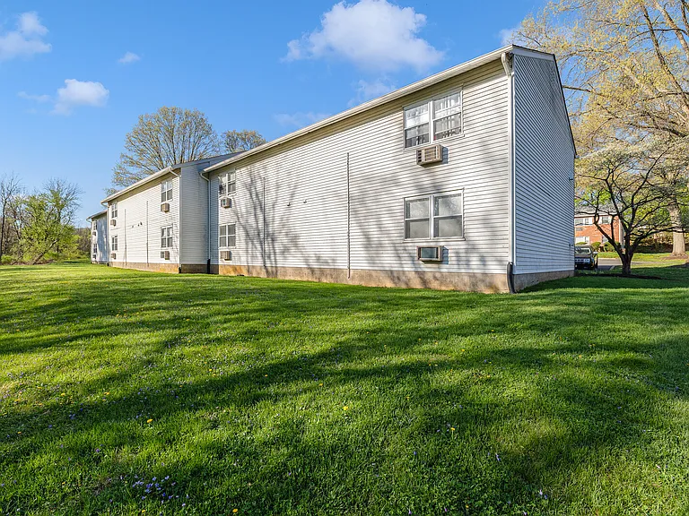 1 Parkside Ct #17 — Photo 31