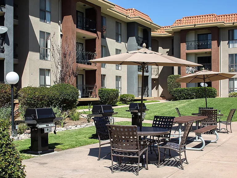 Prado Apartments — Photo 6