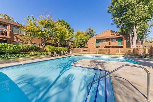 Beautiful Sparkling Pool - The Greenery