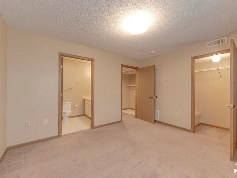 Country Meadow Residences — Photo 13