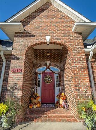 3rd image of 4210 Plantation Dr