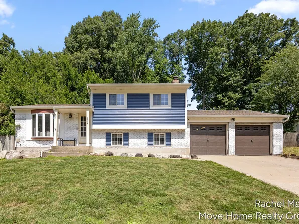 4774 Brookgate Dr NW, Comstock Park, MI 49321