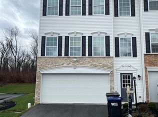 713 Ravenshire Ct, Coraopolis, PA 15108