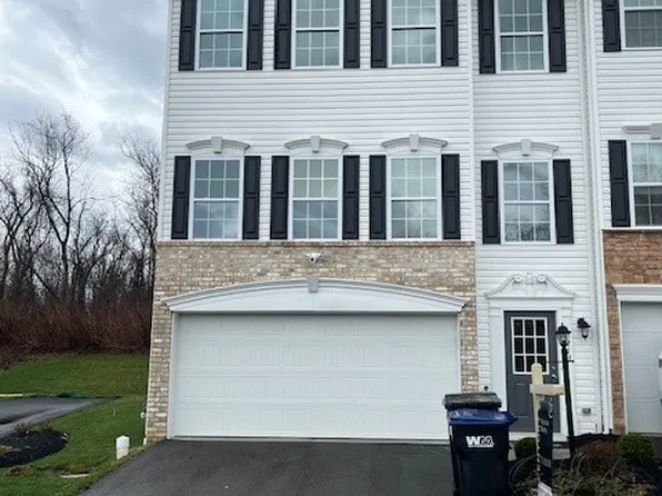 713 Ravenshire Ct, Coraopolis, PA 15108