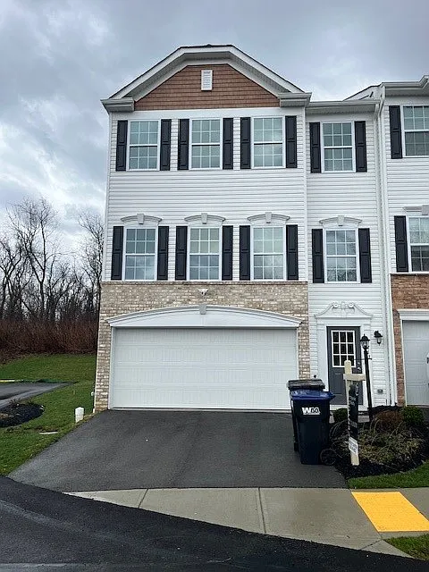 713 Ravenshire Ct photo 1