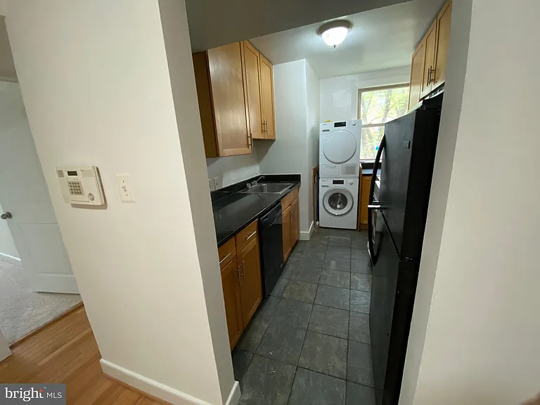 2838 Hartford St SE #304 — Photo 6