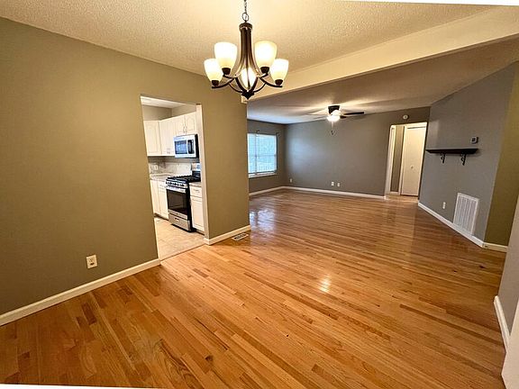 4th image of 2805 Big Bend Dr