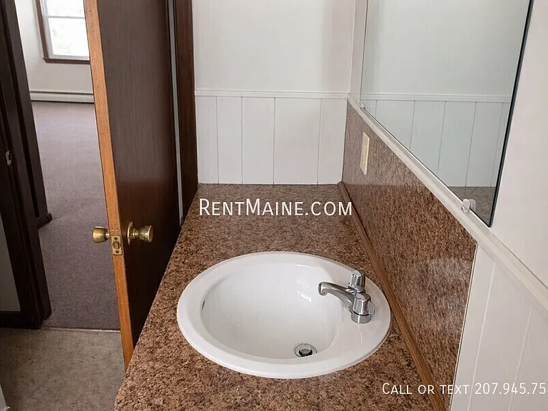 19 Hemlock St — Photo 8