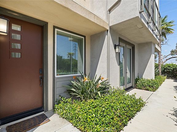 3rd image of 542 E Imperial Ave