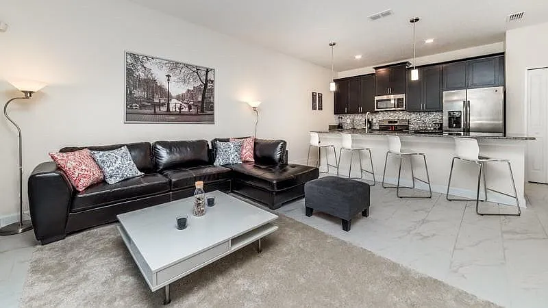 4 bed, 1914 sqft, $2,550 — Photo 4