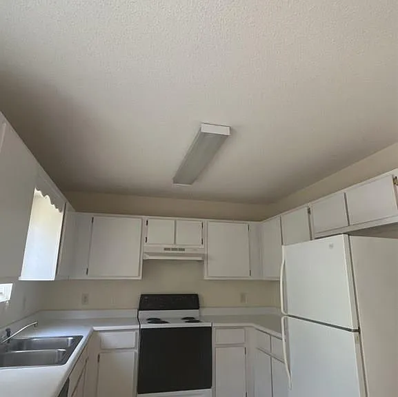 1100-8 E Pineland Ave — Photo 5