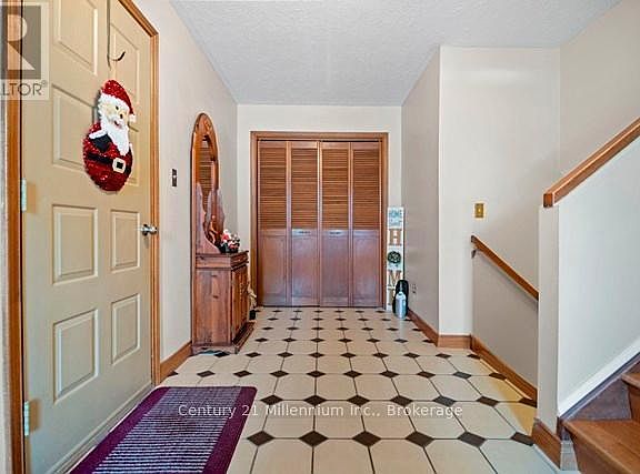 3rd image of 898 McPherson Cres