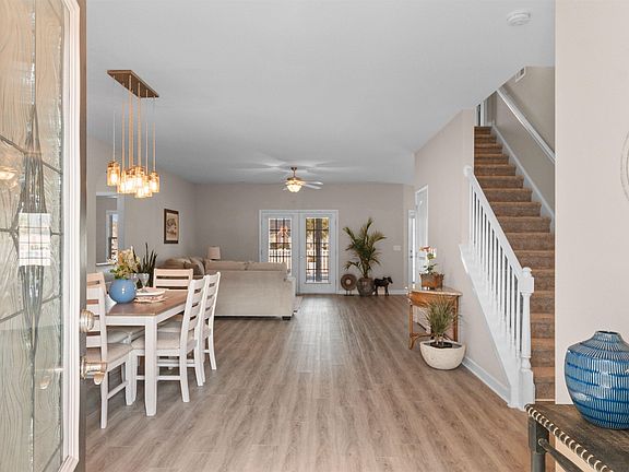 5th image of 530 Tourmaline Dr.