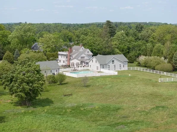 102 Wellesley St, Weston, MA 02493