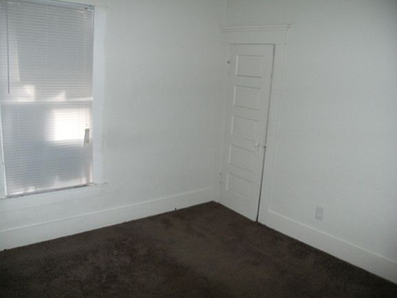 2nd image of 827 E Saint Joseph St