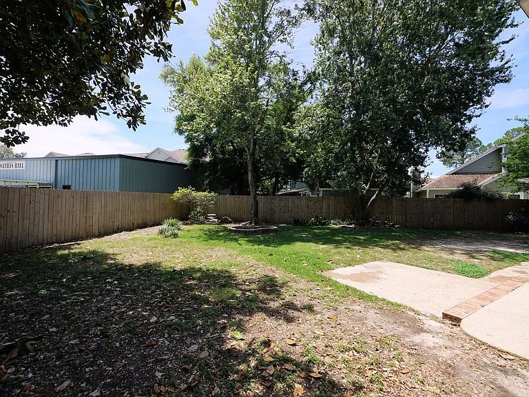 1613 Mariah Way E — Photo 37