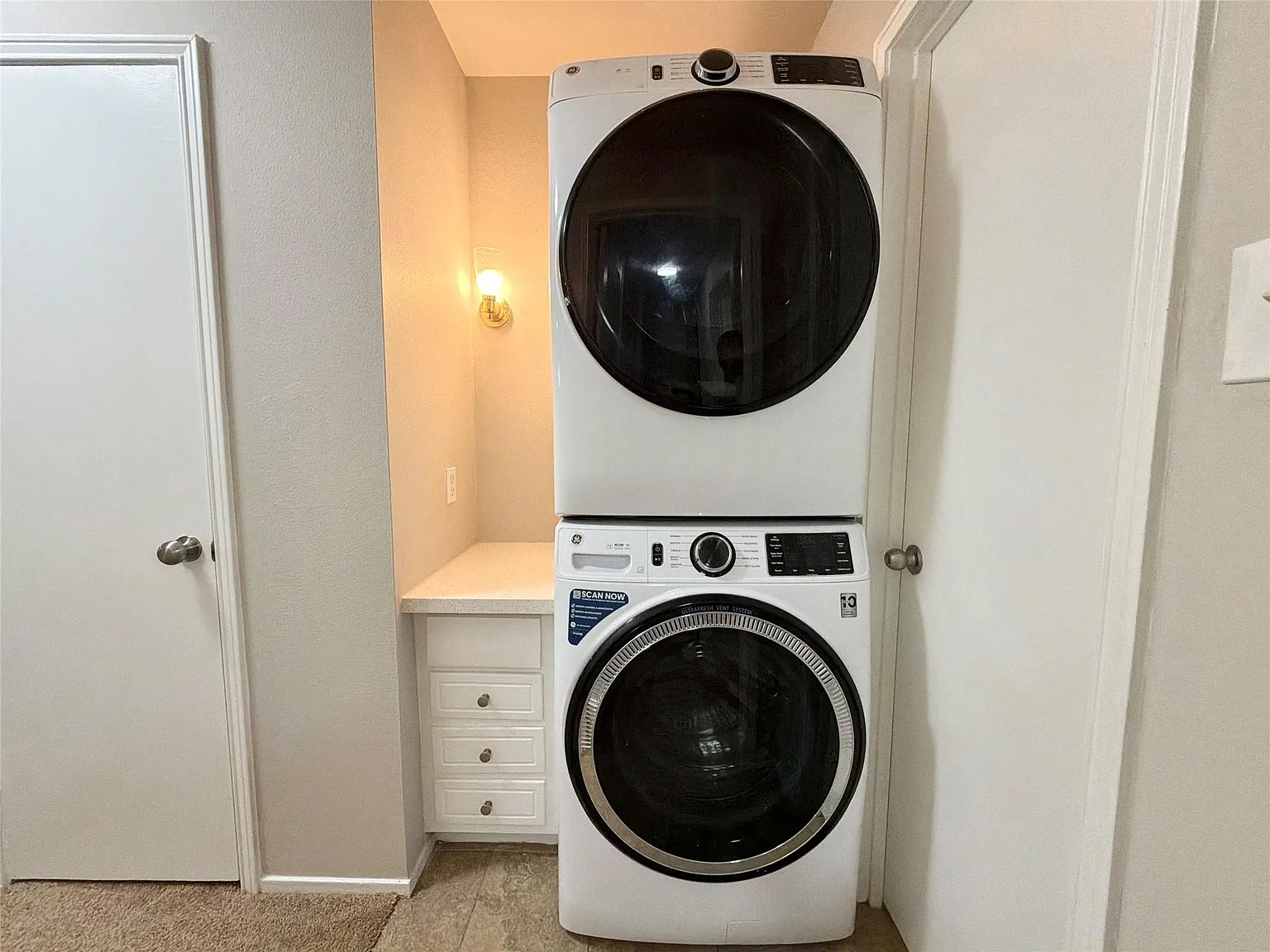 1 bed, 1.0 bath, 903 sqft, $1,490 — Photo 3