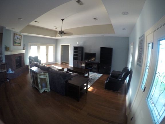 3rd image of 728 Savannah Dr