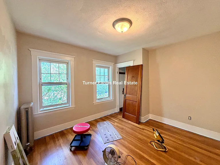 158 W Adams St — Photo 19