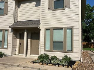 215 E Luhn St, Bellville, TX 77418