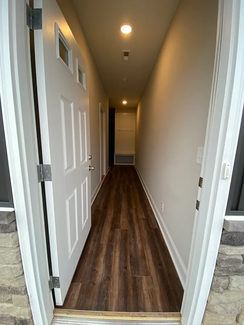1028 Glenkirk Dr — Photo 2