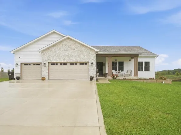 530 Scenic View Ave, Valparaiso, IN 46385