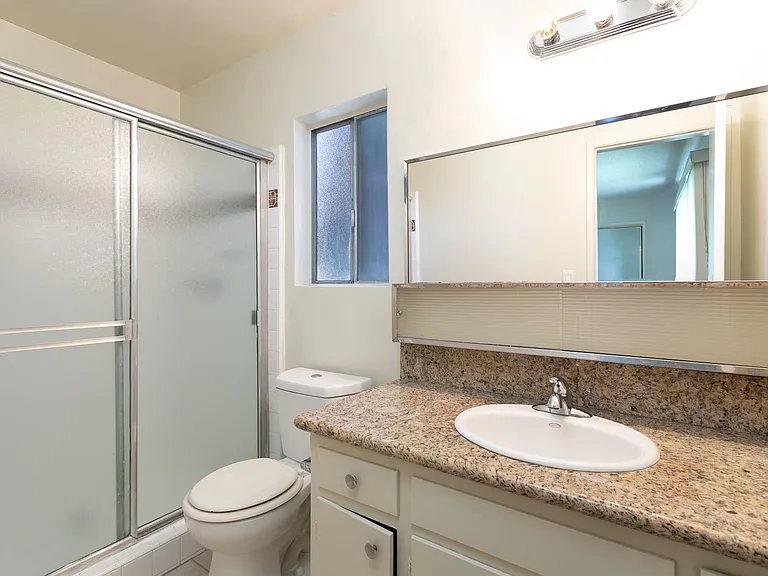 1030 N Harper Ave — Photo 21