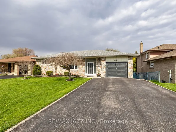 397 Fairlawn St, Oshawa, ON L1J 4R2
