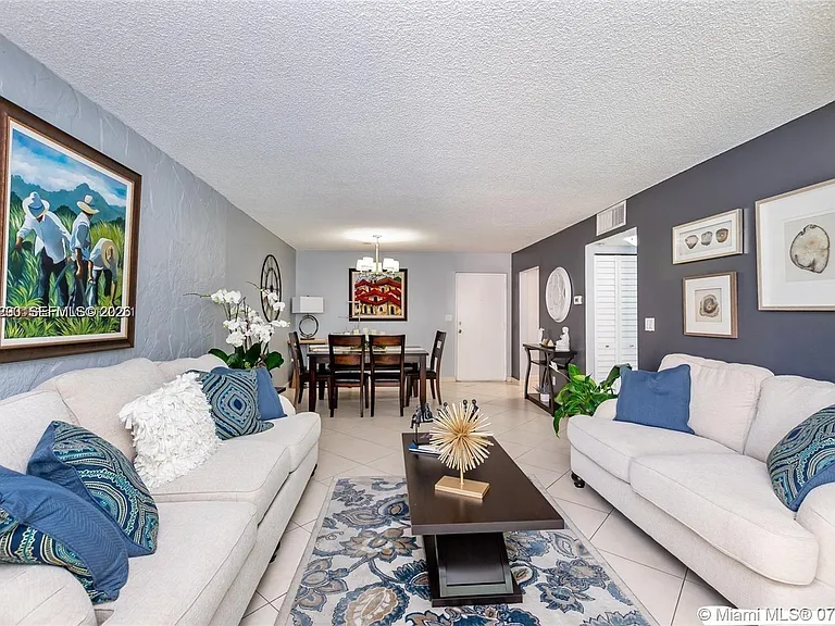 8405 NW 8th St #206 — Photo 3