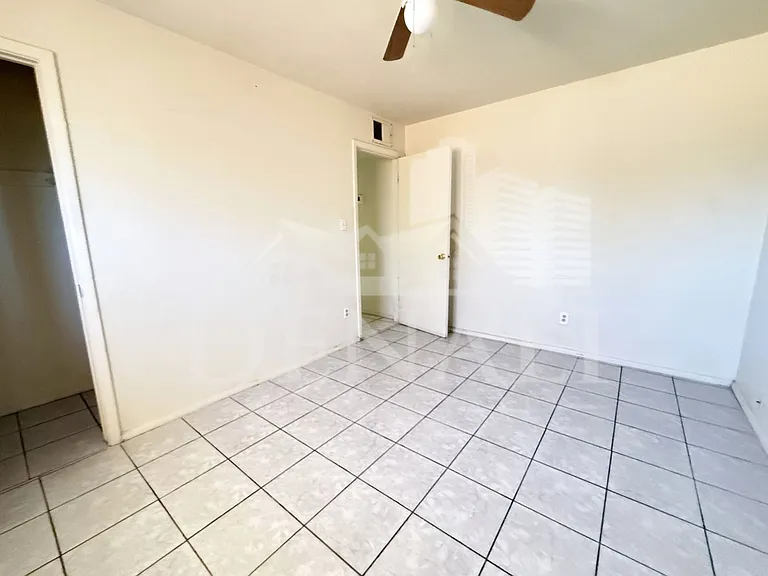 2232 E Burgess Ln — Photo 9