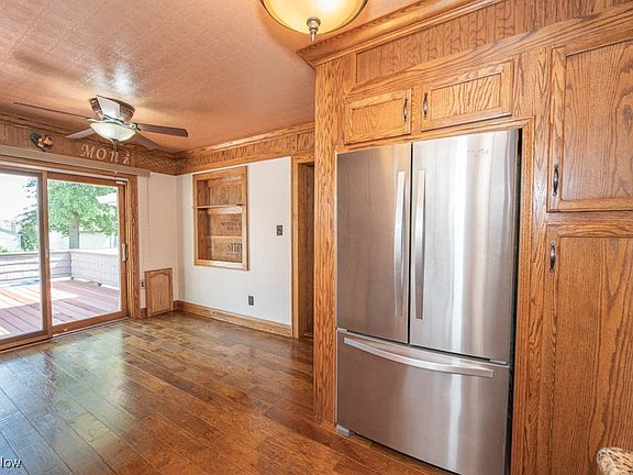 3rd image of 111 Carnegie Ave