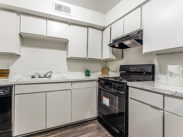 Dell Marr Allandell Apartments Kitchen