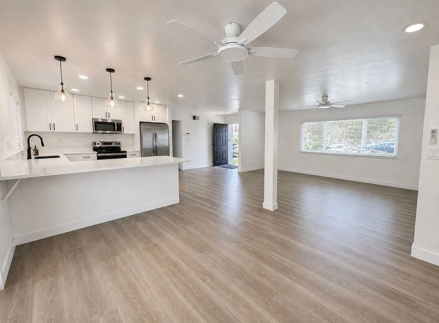 Updated 3 Bedroom Home with Modern Finishes, Private Yard & 2 Car Garage — Photo 4