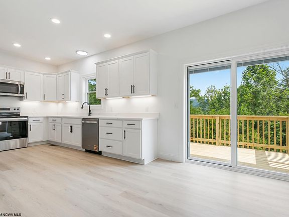 5th image of 301 Marissa Ln