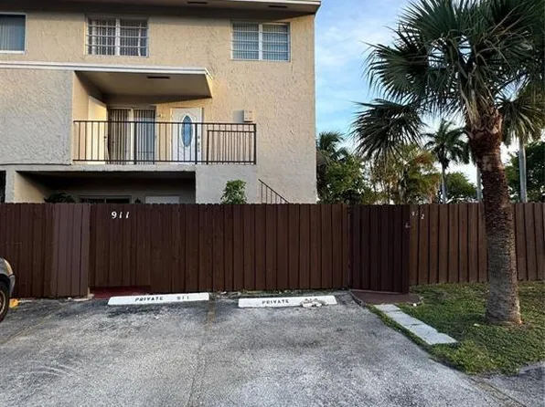15690 SW 82nd Circle Ln APT 912, Miami, FL 33193