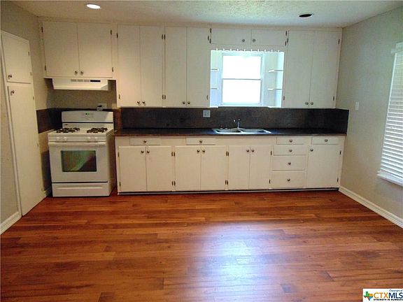 4th image of 1309 N Avenue E