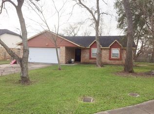 69 Sweetgum Ct, Lake Jackson, TX 77566